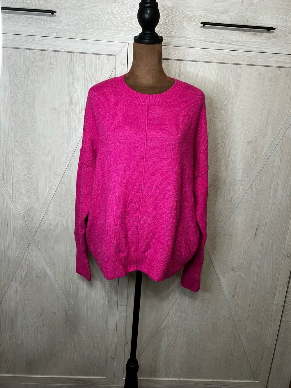 Vince Camuto Hot Pink Center Seam Crewneck Sweater size medium